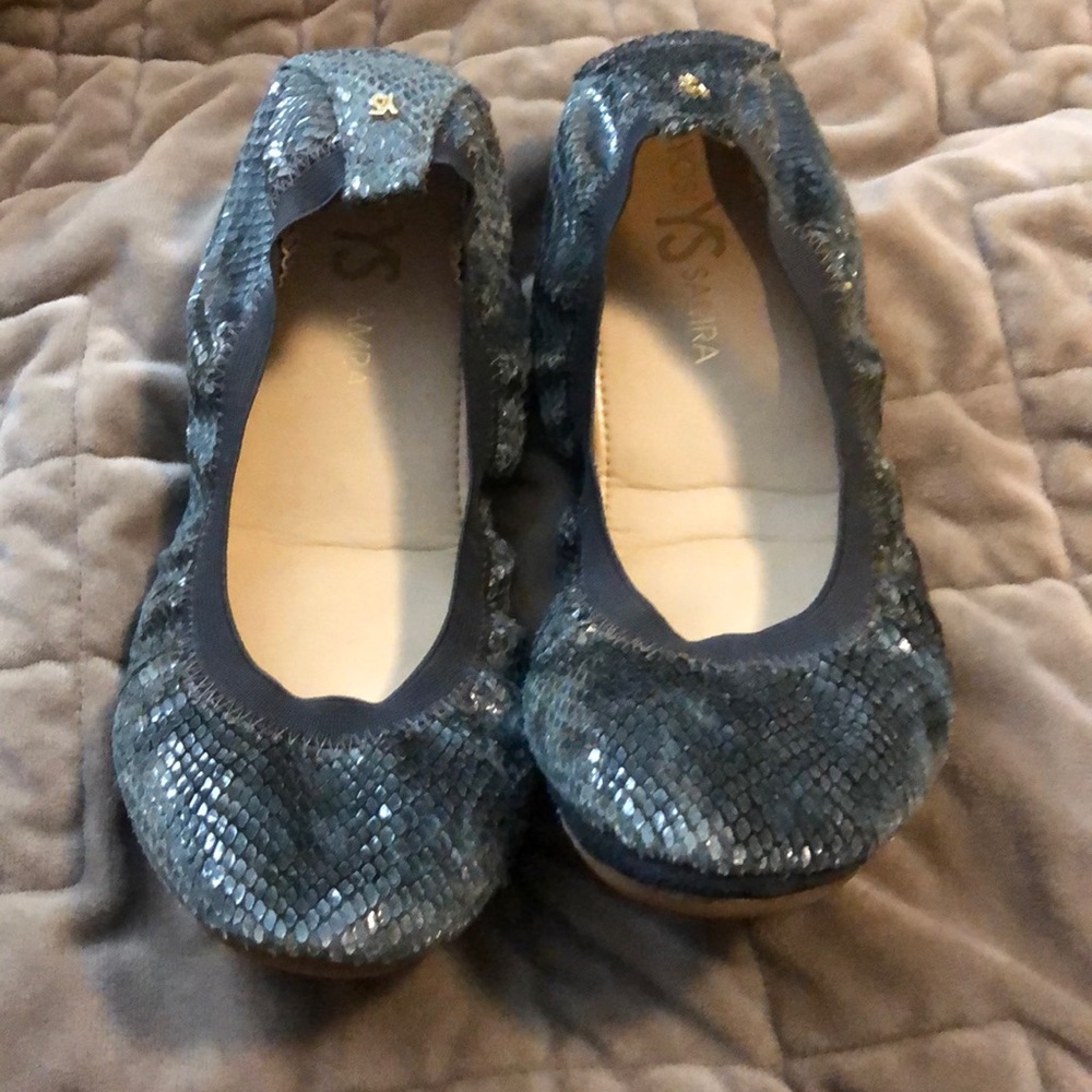 Blue/Green flats like new!